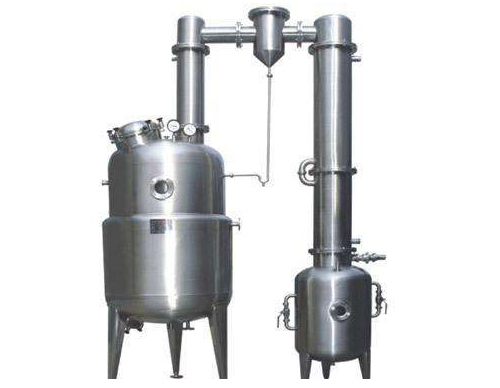 <b>主要用途： 主要適用于制藥、食品、化工等工業(yè)部門(mén)對液料的濃縮。并且亦能回收酒精和簡(jiǎn)單的回流提取。 結構： 本設備主要包括濃縮罐、第一冷凝器、汽液分離器、第二冷凝器、冷</b>