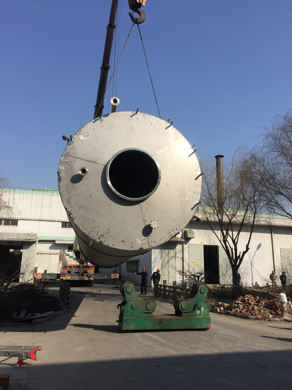 <b>不銹鋼、碳鋼制槽車(chē)、臥式立式貯罐、高位槽、計量罐。特殊規格可按用戶(hù)需求設計、制造。</b>